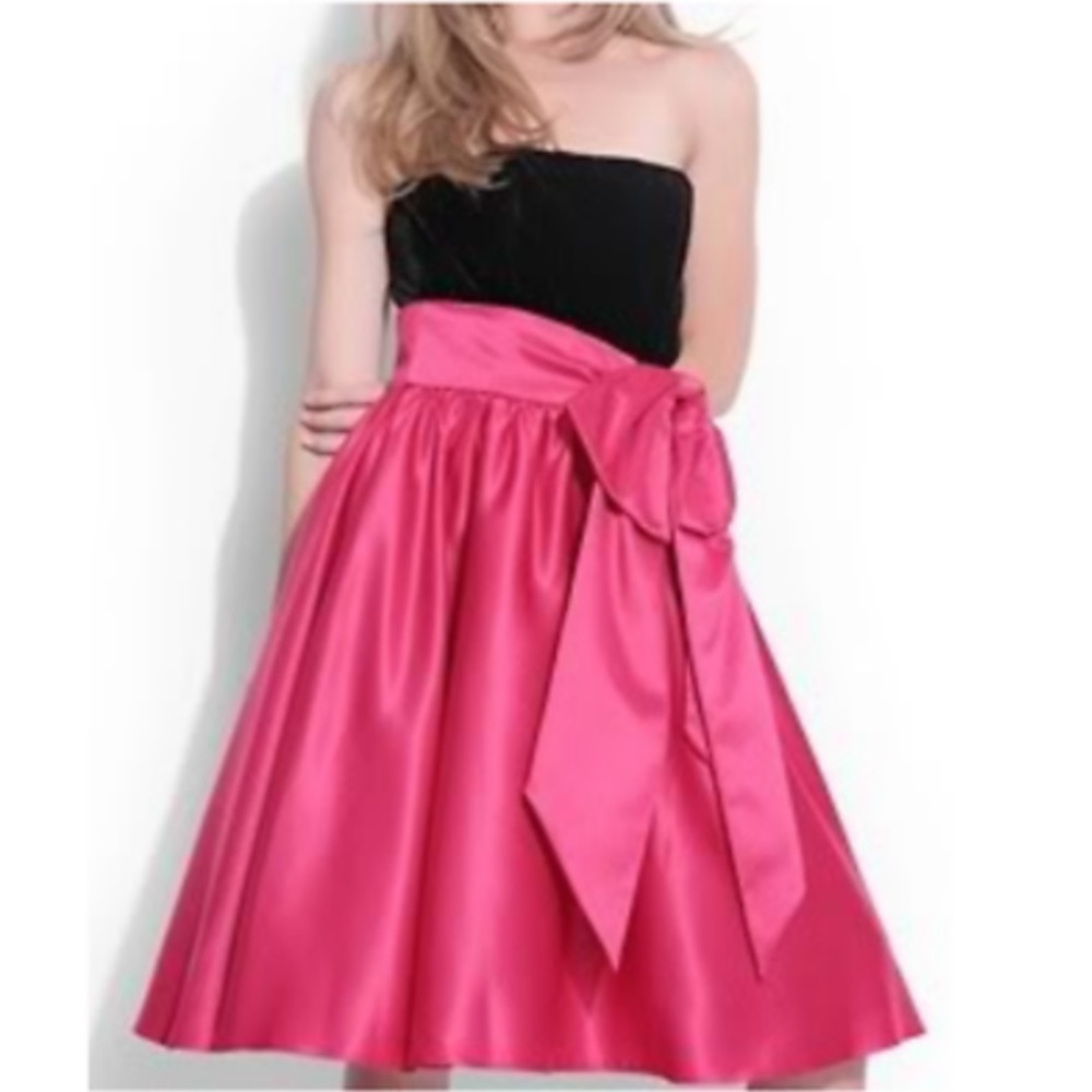 Betsey Johnson Park Central Velvet Magenta Strapless Flare Bow Dress.